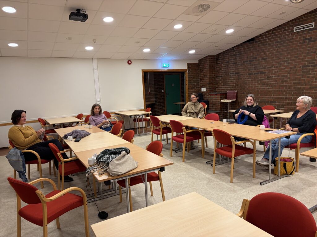 Strikk og drøs – ein møteplass strikk og gode samtalar